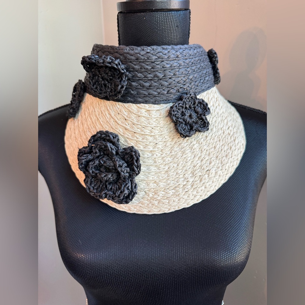 Steve Madden Flora Black & Cream Visor (NWT)